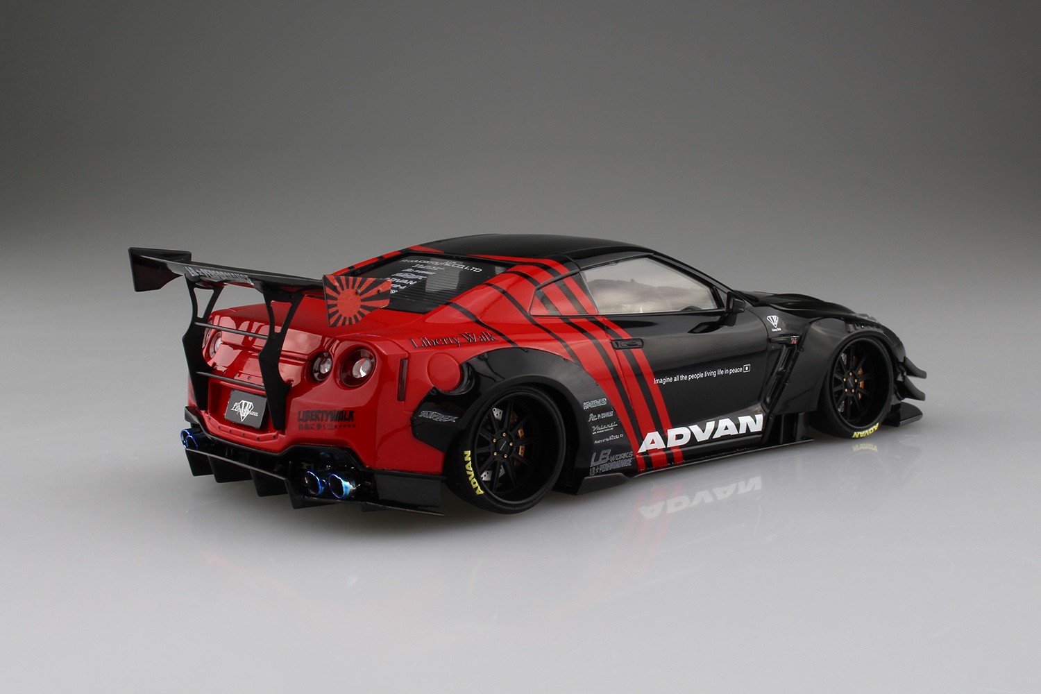 05592 Nissan GT-R R35 LB Works type 2 Ver.2 Aoshima
