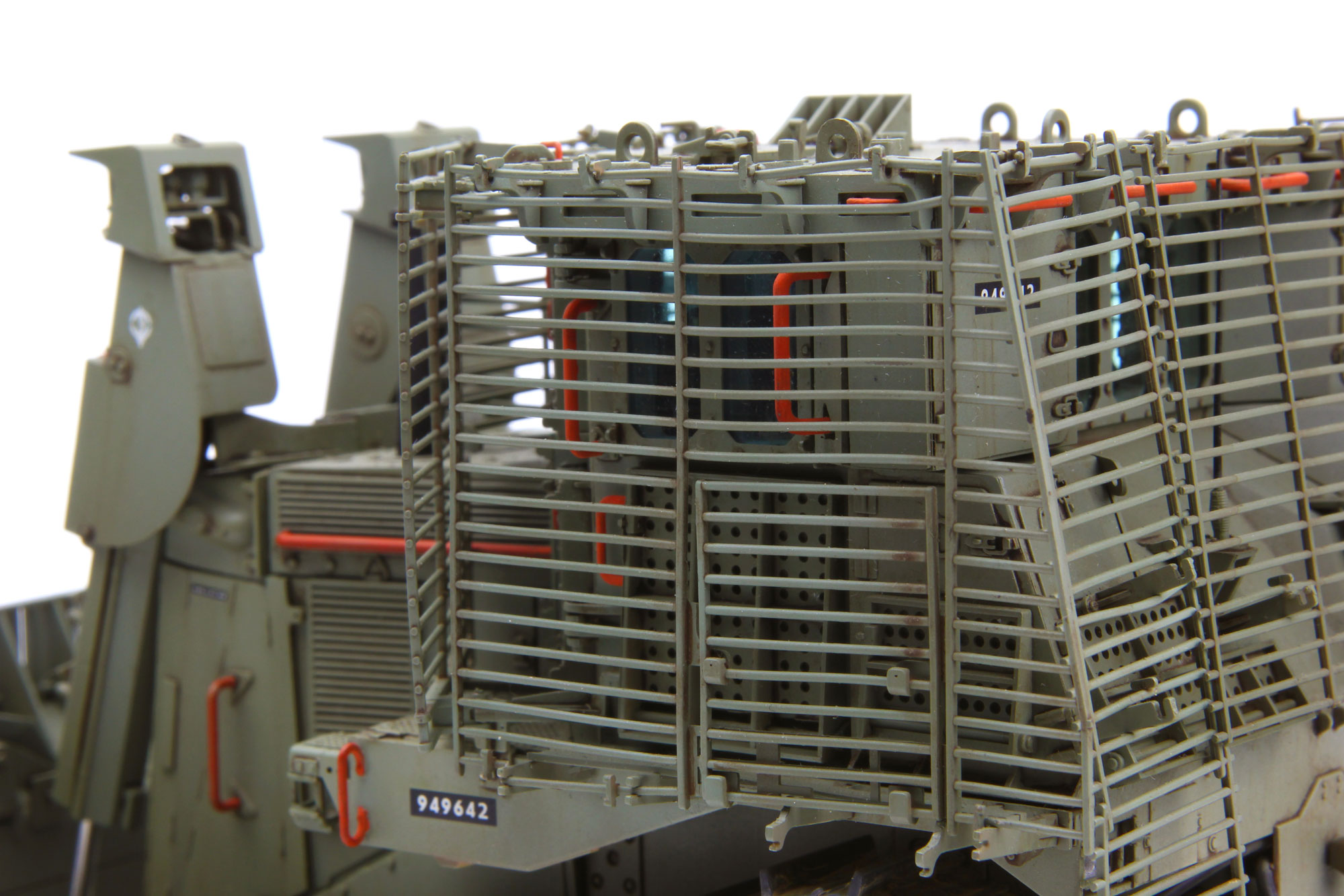 SS-010   D9R ARMORED BULLDOZER w/SLAT ARMOR Meng