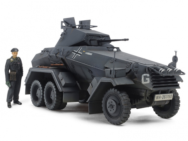 37024T Немецкий шестиколесный бронеавтомобиль с фигурой офицера. Tamiya