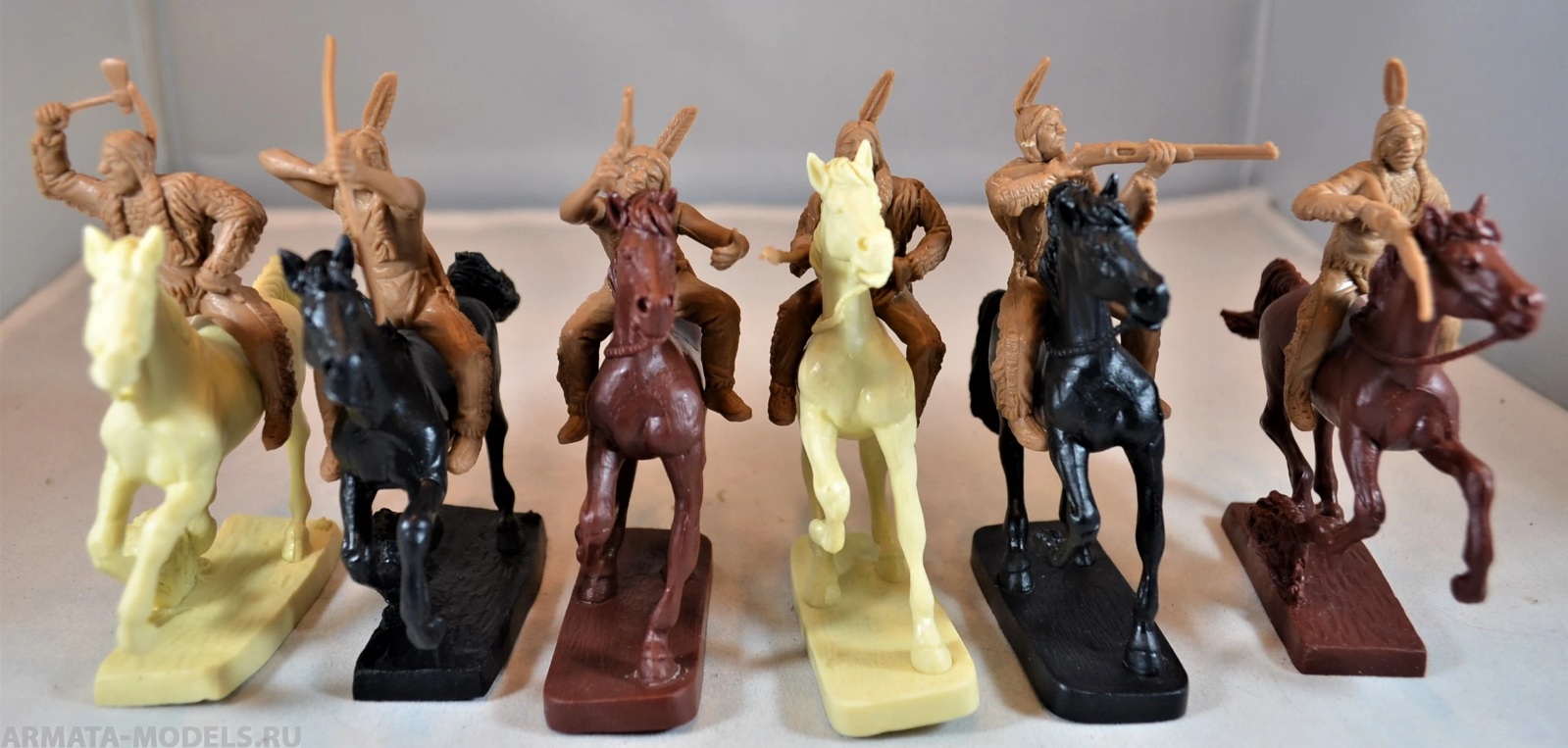 TSSD16 Фигуры Mounted Plains Indian Warriors (6 x 1/32 mounted figures) TSSD