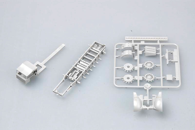 07275P Sd.Kfz.9 (18t) Half-track & Sd.Ah.116 Trailer Trumpeter