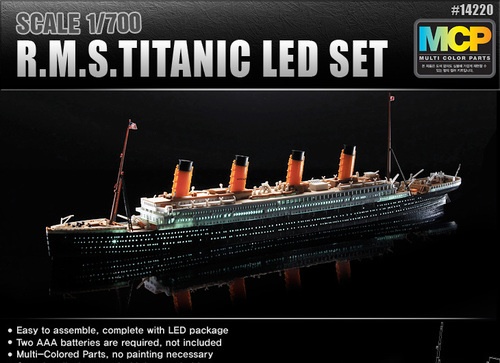 14220 Корабль  R.M.S. TITANIC + LED SET