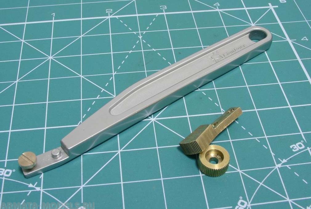 LT0016 Инструмент для  WWII German Tank Zimmerit Coating Applicator Doe /w Handle