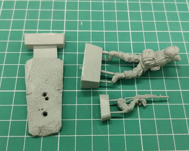 5075ТБ ВИМ, лежащий морпех стреляет из автомата, 1/35 Три Богатыря