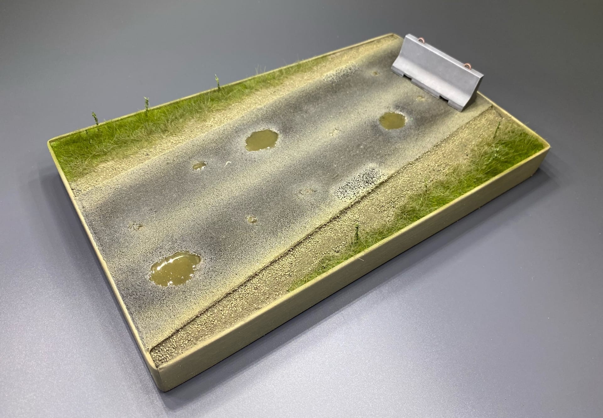 HM01025 Подставка авторская «Блокпост», 2 фигуры в подарок!!!