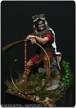 TM/H/04TA Cornu Roman musician, 1st century AD